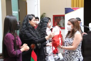 Mujeres Emprendedoras AWE inicia con la participación del 30 beneficiarias