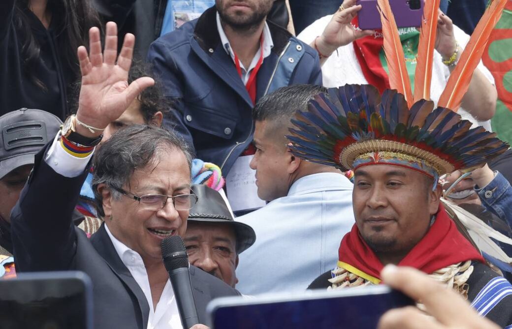 La investidura de Gustavo Petro como presidente empieza con una fiesta en las calles de Colombia