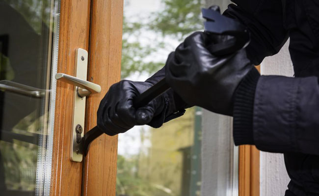 Delincuentes armados roban en una casa en Ambato