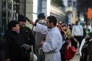 Argentinos marchan y rezan a San Cayetano ante «asfixiante» inflación