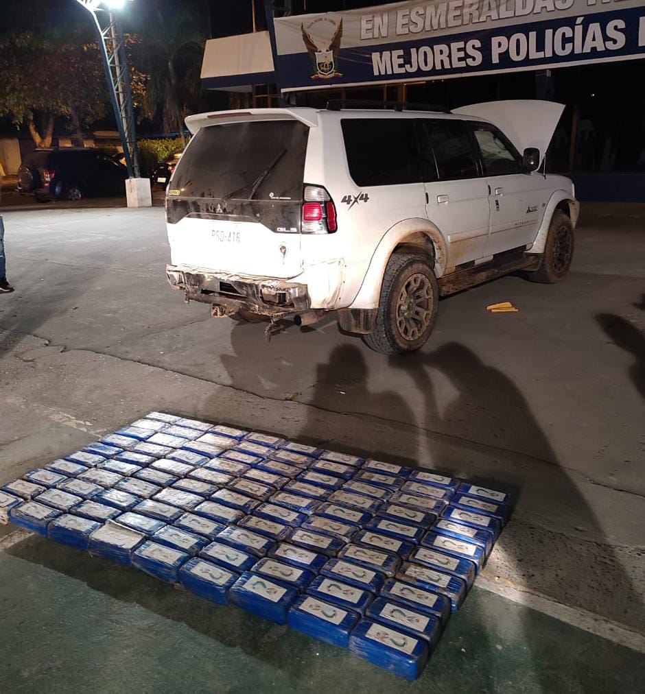 Droga camuflada en vehículo es incautada