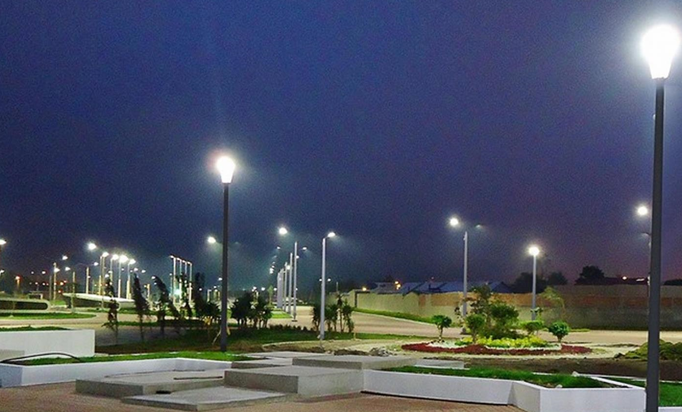 Lugar. Más de 700 luces iluminan toda el área del parque.