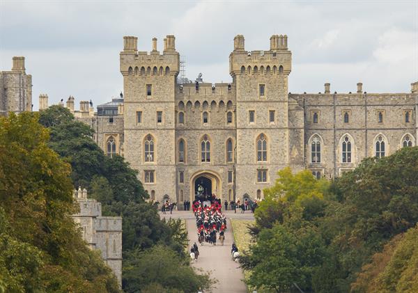 Momento. El féretro de la reina Isabel II llega al Castillo de Windsor.