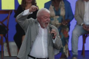 Lula corteja el voto evangélico en manos de Bolsonaro