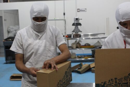 Desde Ambato se exportan snacks  de quinua con chocolate a Alemania