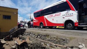 Triple choque en la vía Ambato-Riobamba
