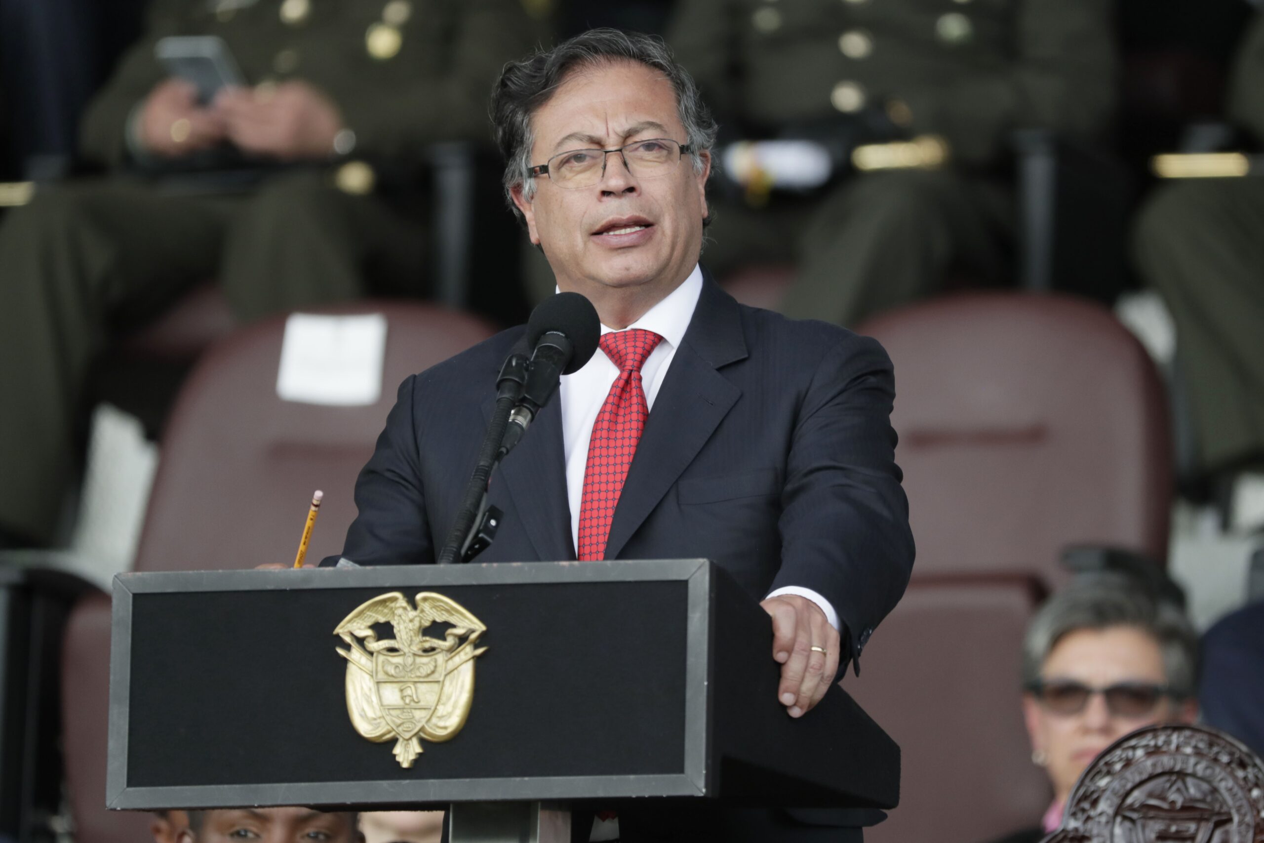 INICIATIVA. El presidente Gustavo Petro se ha puesto como objetivo negociar con los grupos al margen de la ley que operan en Colombia.