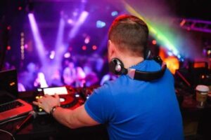 ‘Guerra de DJ’ este viernes en Baños de Agua Santa