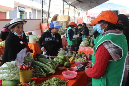 Esta actividad se realiza en la plaza 12 de Noviembre.