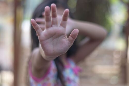 La infante le dijo a su mamá llorando que la habían manoseado.