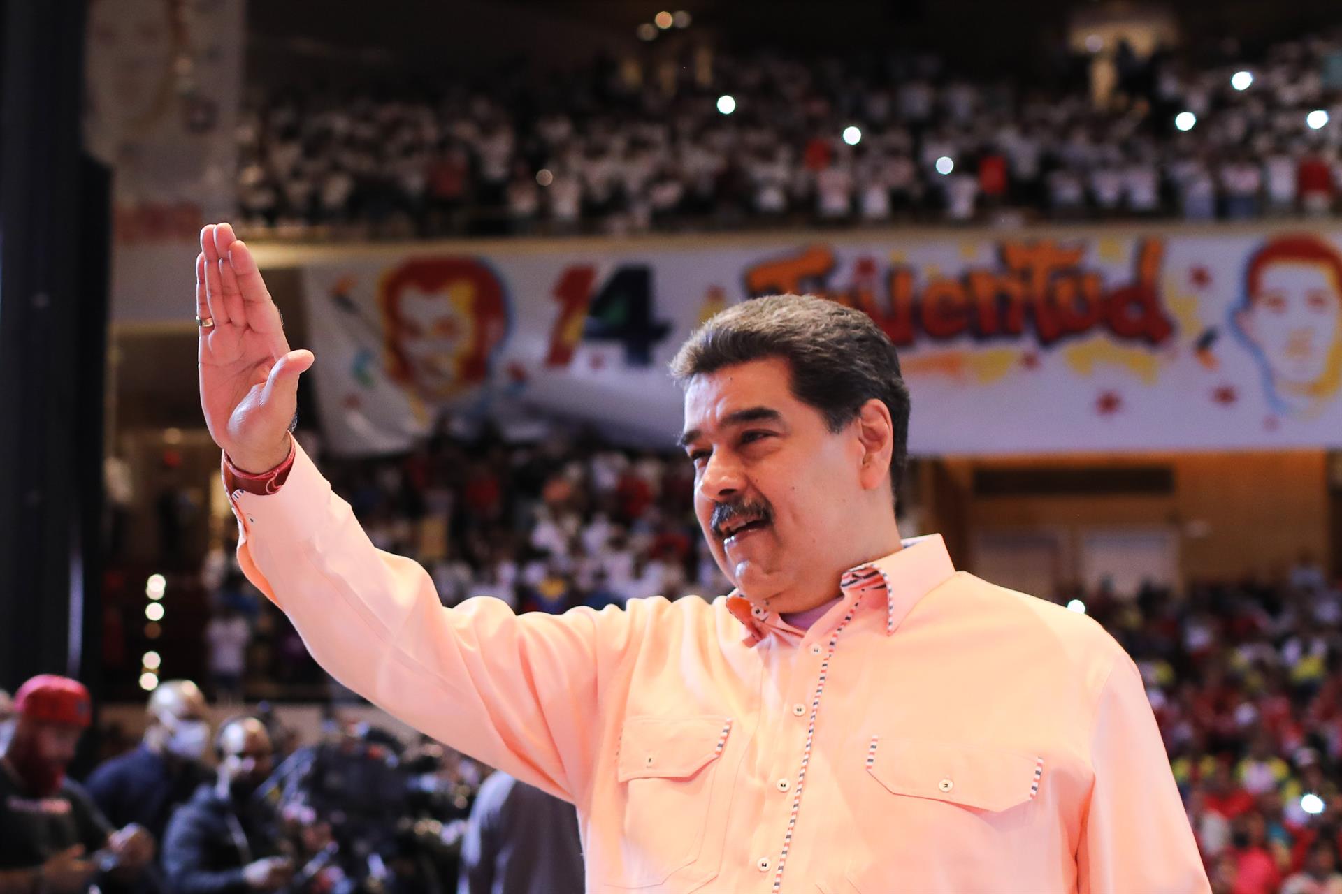 Maduro acepta ser garante de los diálogos de paz con el ELN