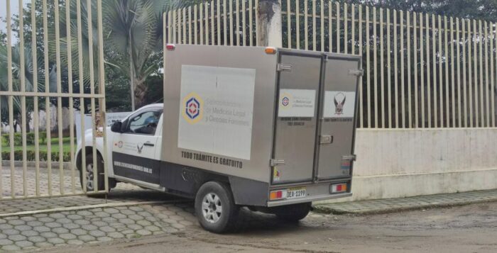 Levantamiento. El cadáver fue ingresado al Centro Forense de Santo Domingo.