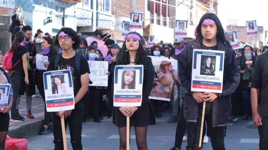 Marchan contra la violencia de género en Carchi