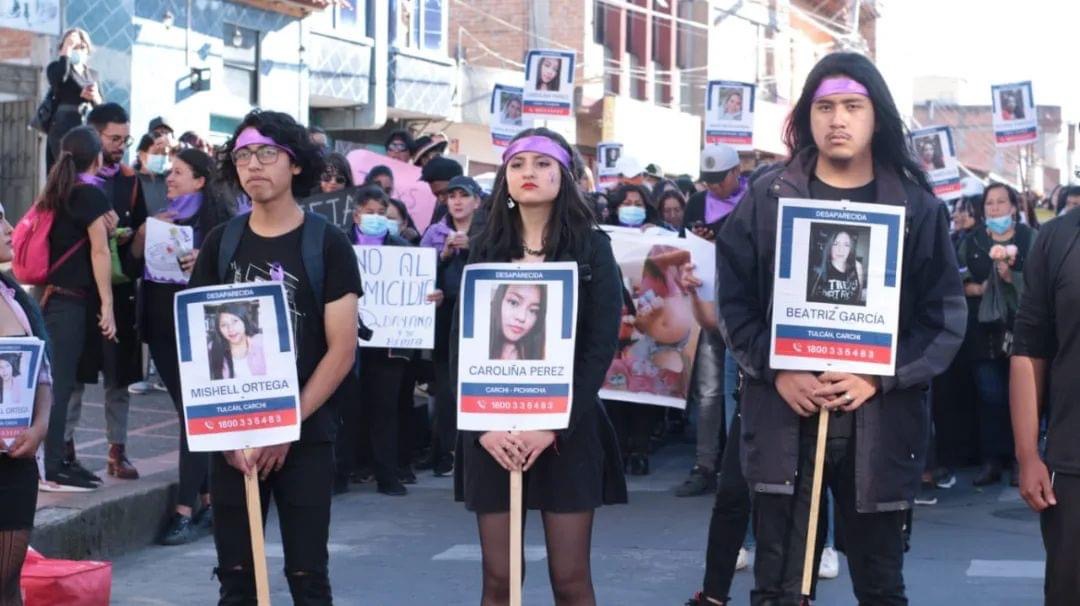 Protesta. La ciudadanía decidió convocarse por los casos locales y nacionales.