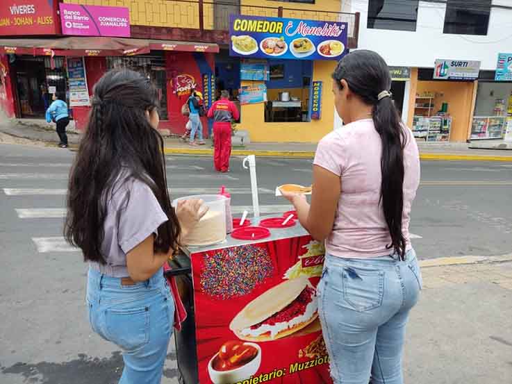 Dayana le apostó a la venta de obleas