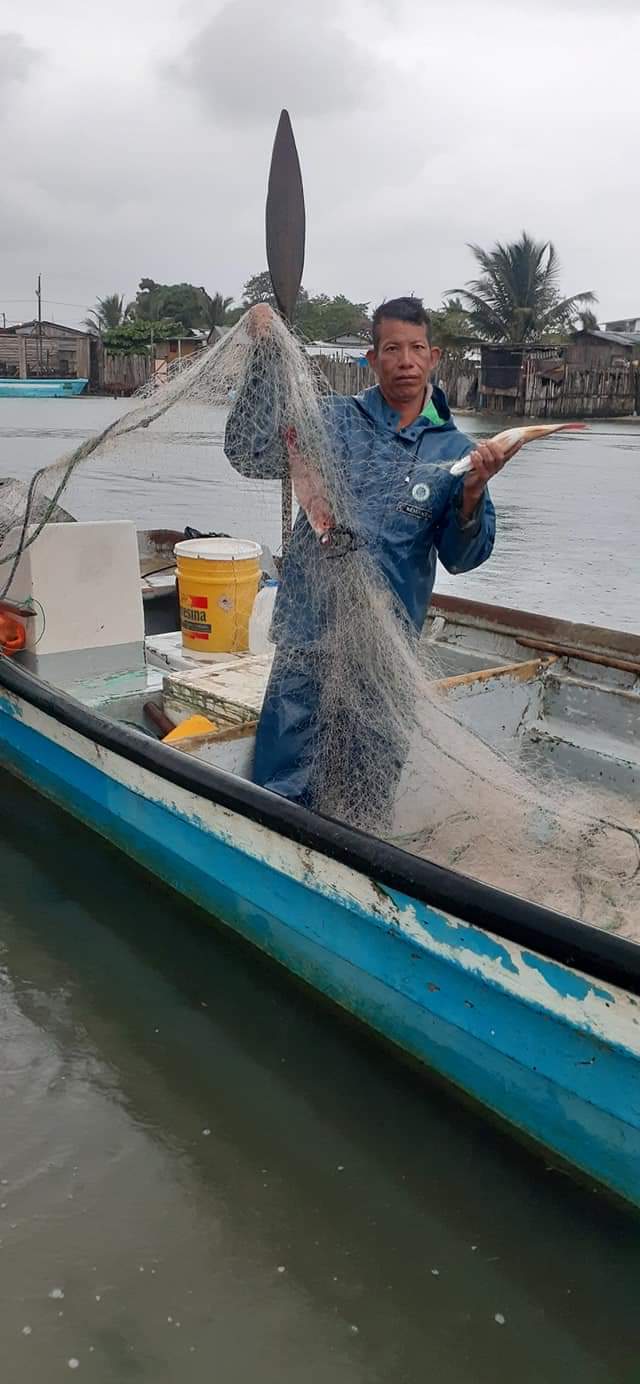 Pescador perdido tras naufragio en Muisne es encontrado