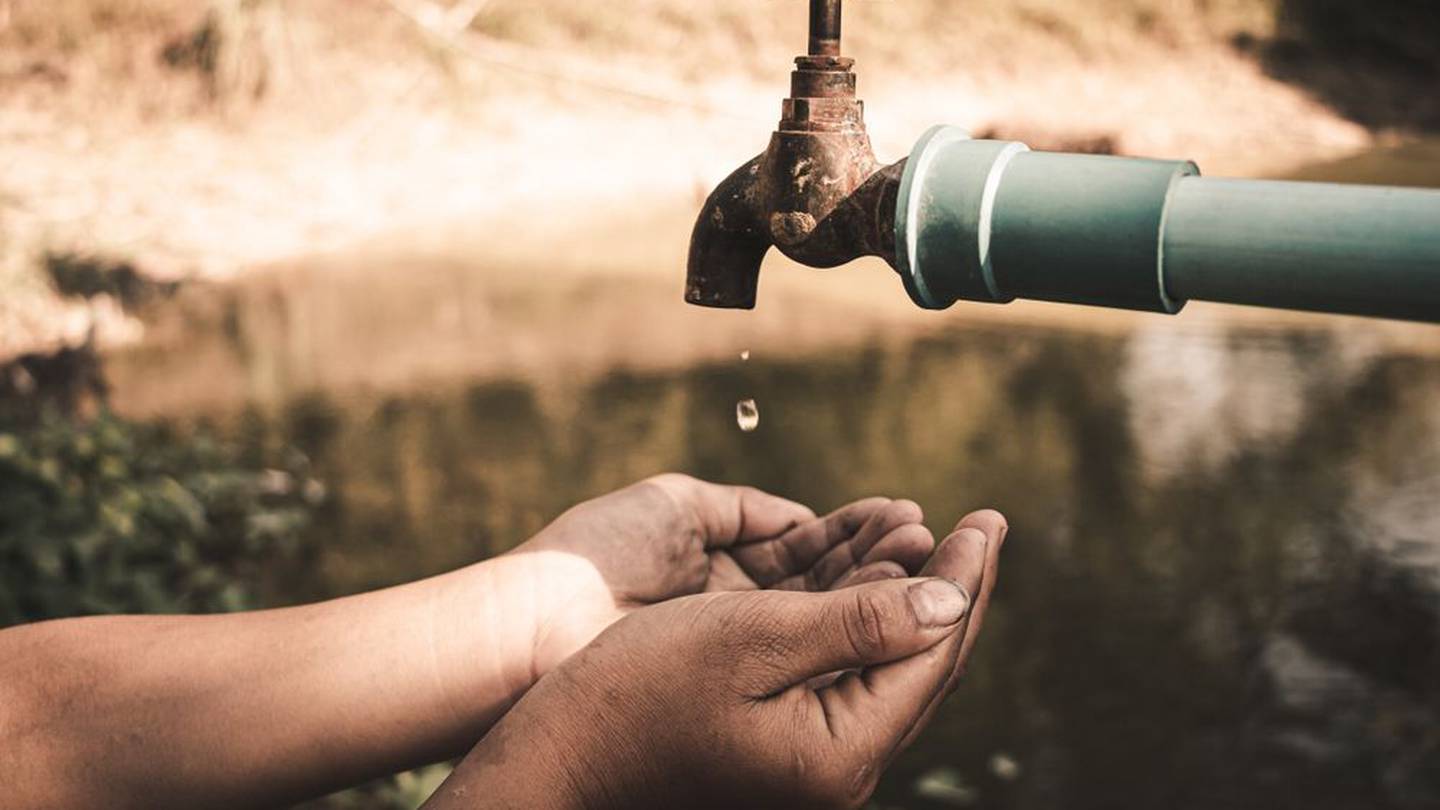 Clases virtuales por emergencia de agua potable en tres cantones de Esmeraldas