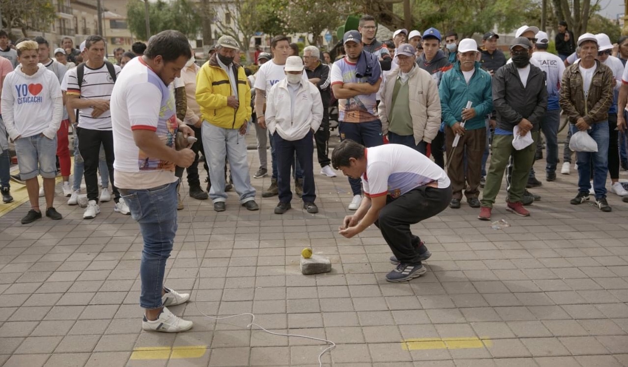 Participantes. Equipos conformados por personas de toda edad participan cada año en Cotacachi.