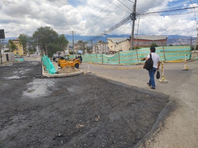 Cierre vial en Ambato por obra municipal