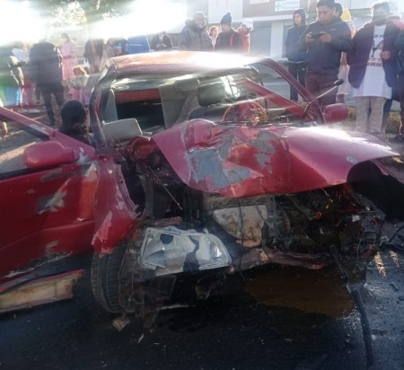 Los ocupantes del carro rojo fueron los más perjudicados.