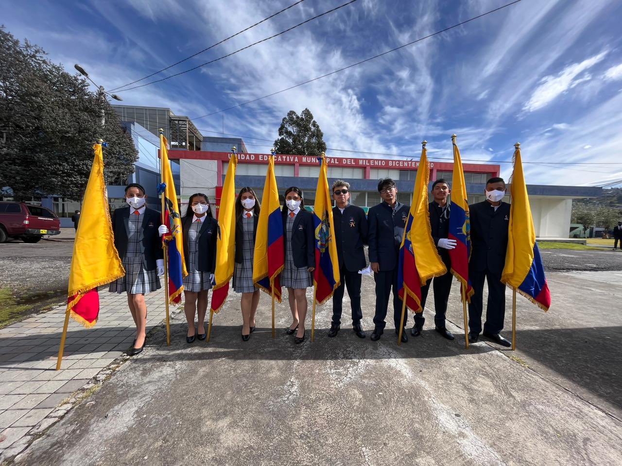 Estudiantes no deben besar la Bandera al jurarla