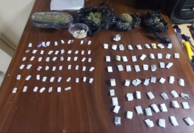Dos detenidos con 1.159 dosis de droga en el centro de Ambato