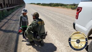 Niño ecuatoriano de cuatro años fue abandonado, por coyoteros, en la frontera con Estados Unidos