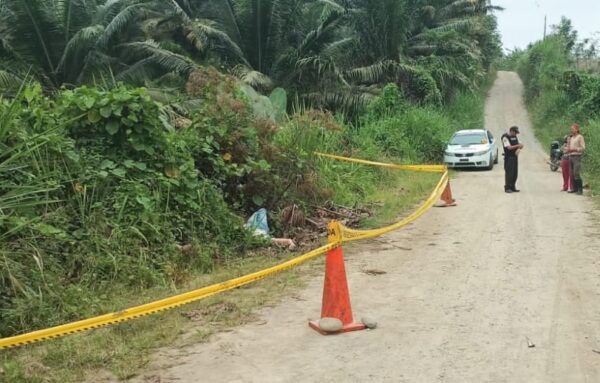 ESCENA. La víctima tenía 21 años, su cuerpo quedó al costado de un camino de tercer orden.