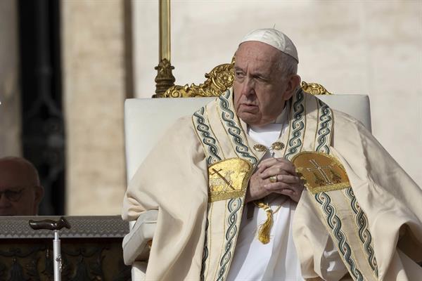 El papa advierte de que ‘la humanidad corre un grave peligro’
