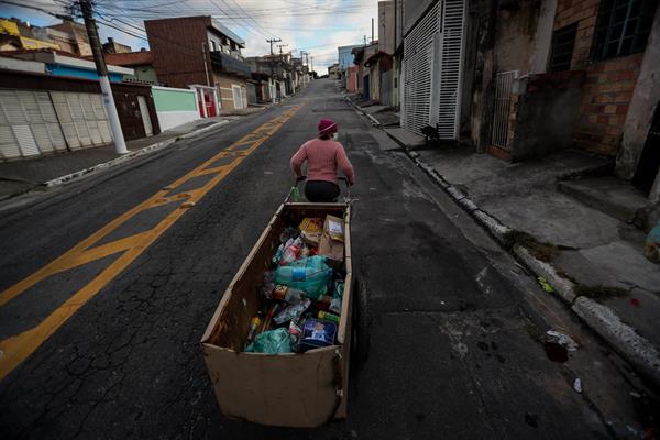 Labor. En Ecuador se estima que unas 20.000 personas se dedican al reciclaje.