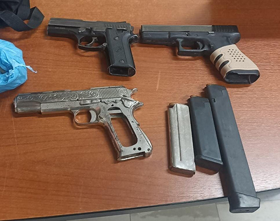 Algunas armas que han sido decomisadas por miembros de la Policía Nacional