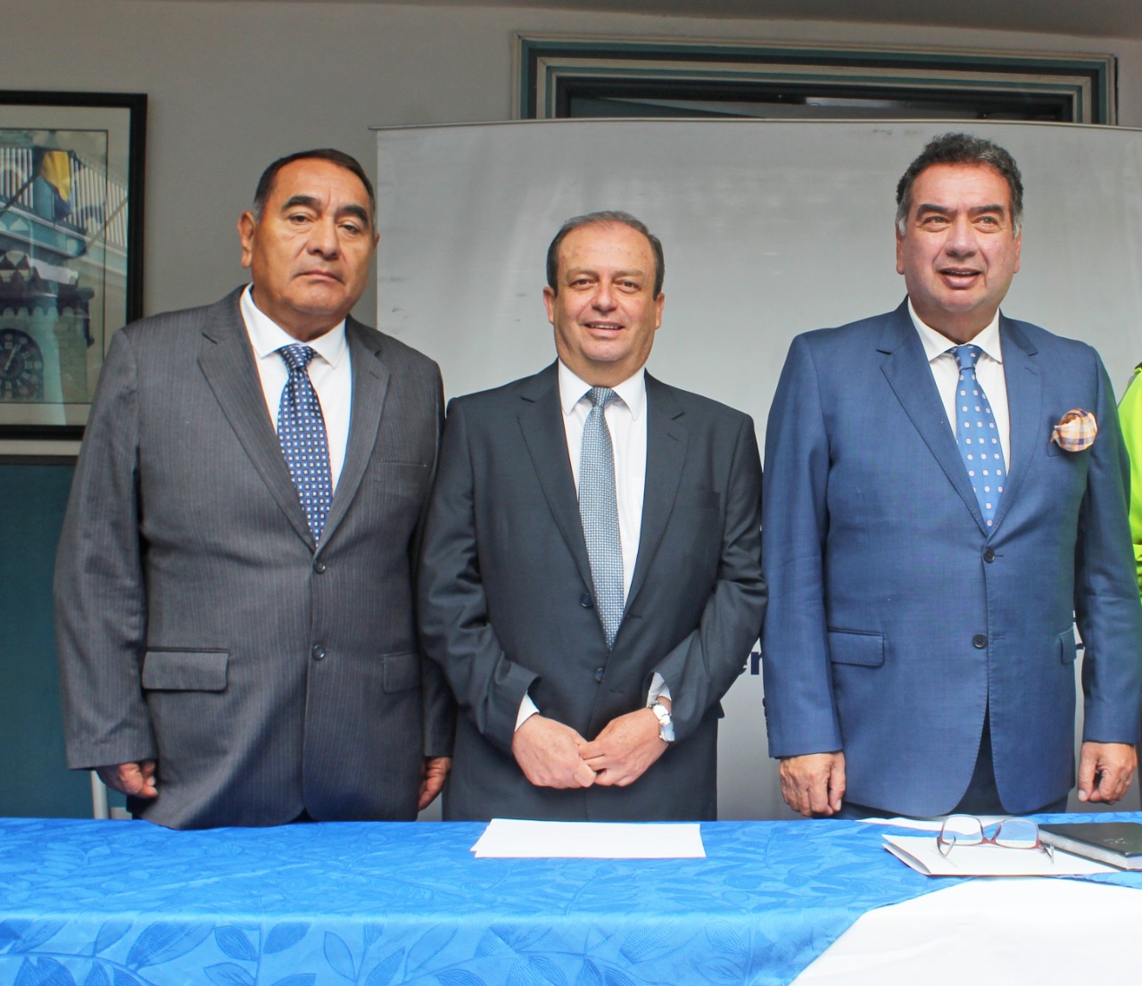Gobernador de Loja presentó nuevas autoridades en Loja