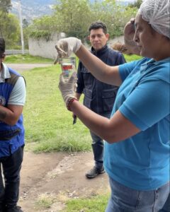 Análisis. Técnicos de diferentes instituciones públicas acudieron a domicilios y plantas de captación para evaluar la calidad del agua. 