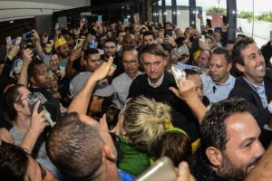Bolsonaro dice que Brasil elige entre el «primer mundo» y la «escoria comunista»
