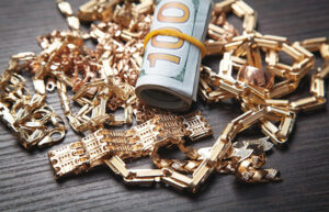 Casas prestamistas se camuflan  con la compra y venta de oro