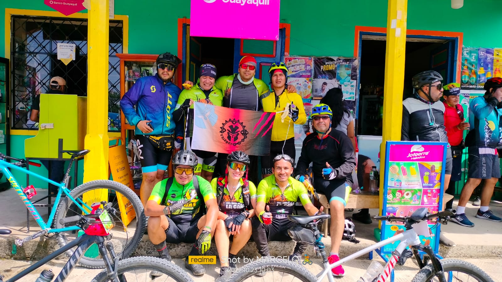 400 ciclistas unidos por una causa, la educación de las niñas