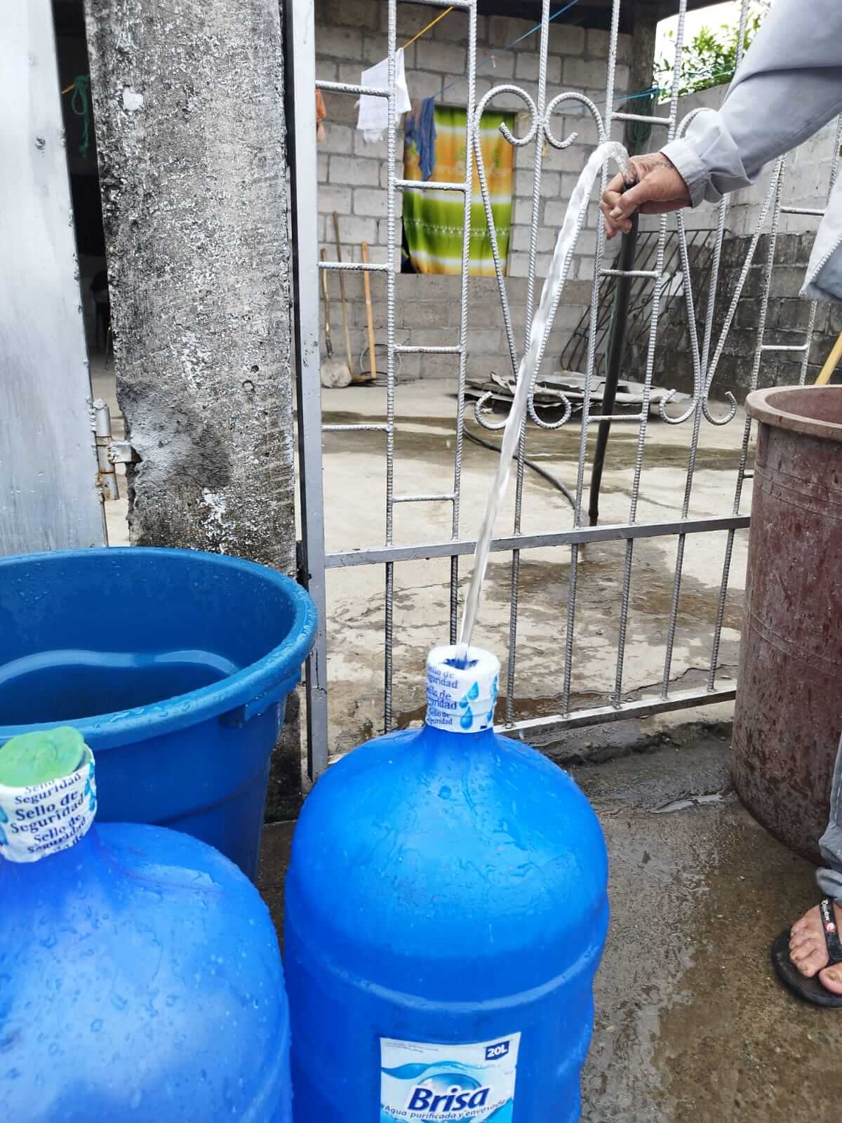 Servicio. ¡A mendigar agua! así afirman estar varios moradores de este populoso sector de la parroquia urbana El Guayacán.