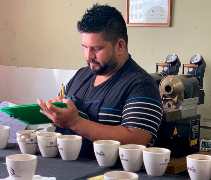 En Loja, jueces internacionales catan los mejores cafés del país