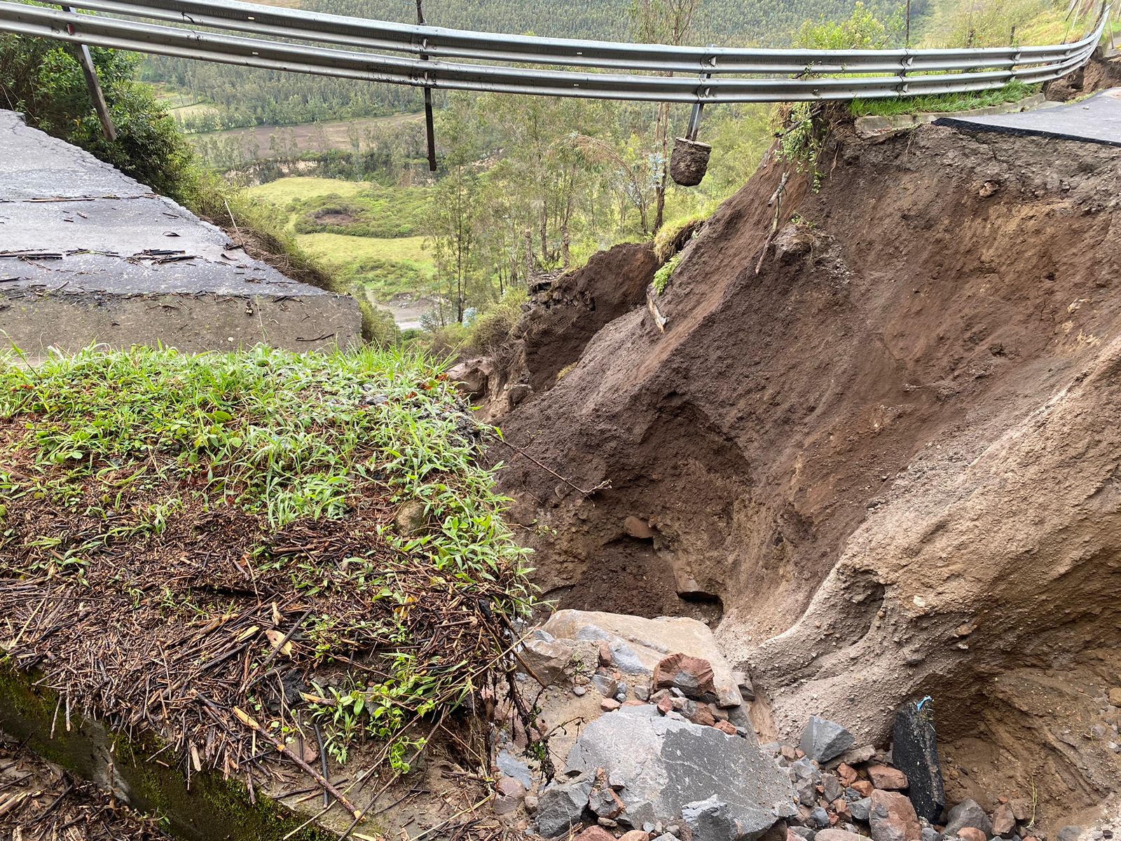 Vías, casas y terrenos afectados por las lluvias en Urcuquí