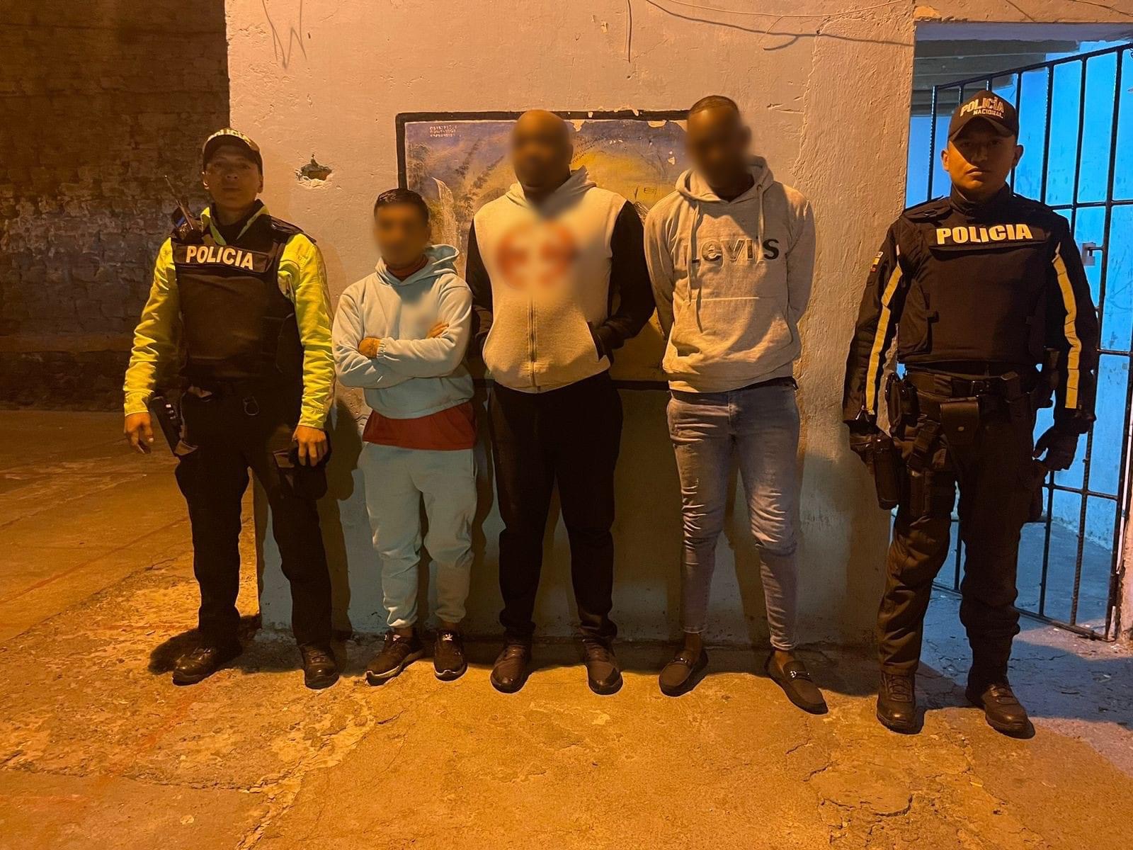 Detenidos. El sujetos fueron atrapados en Ibarra, tras abordar a sus víctimas en Quito.