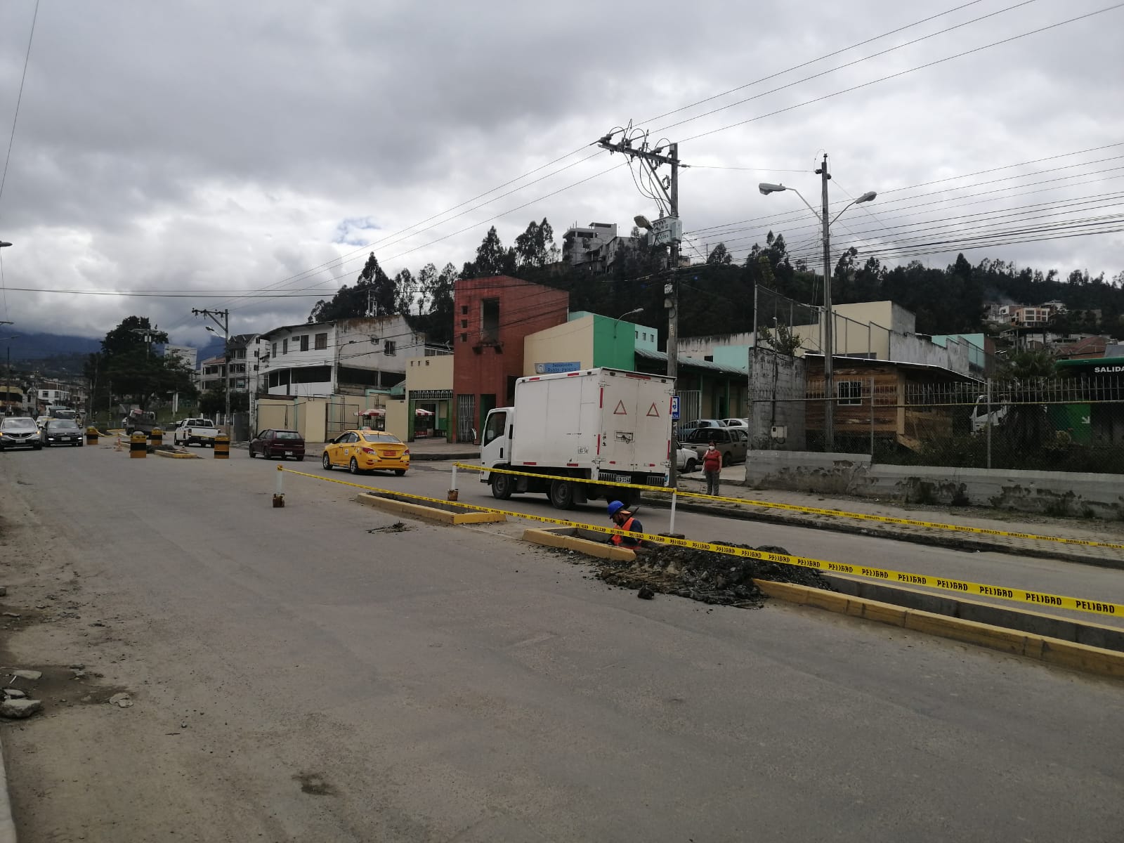 La Av. 8 de Diciembre es un peligro y nadie hace nada