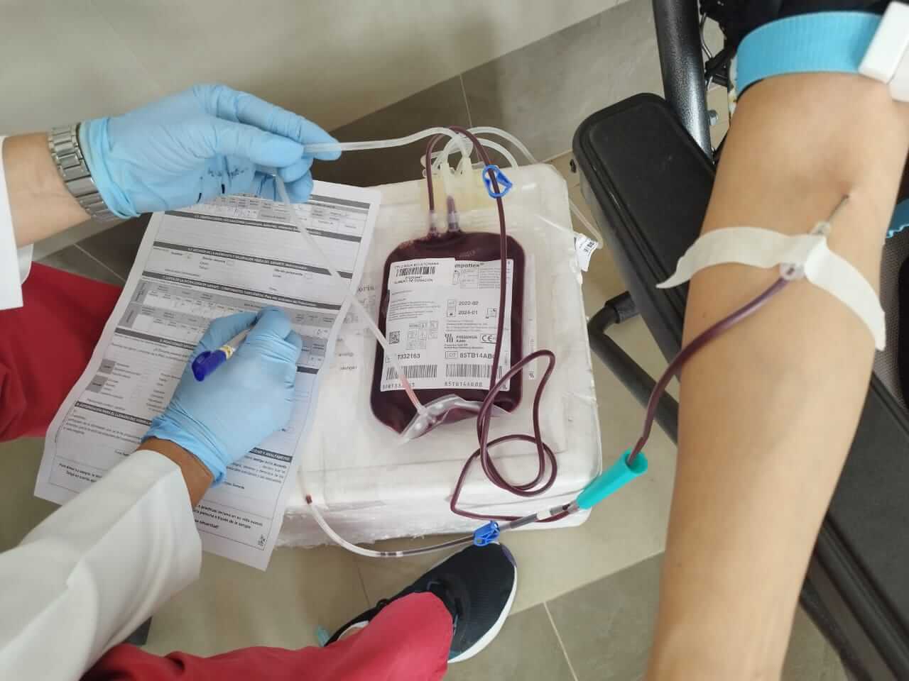 Voluntarios. Existen tipos de sangre que son difíciles de conseguir, pero se hace lo posible.