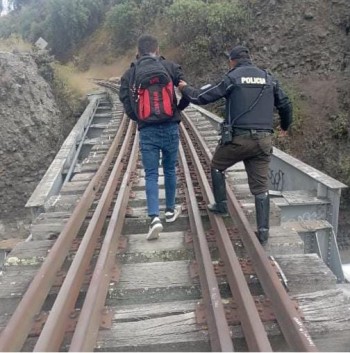 El hombre fue trasladado a una casa de salud para recibir ayuda psicológica.