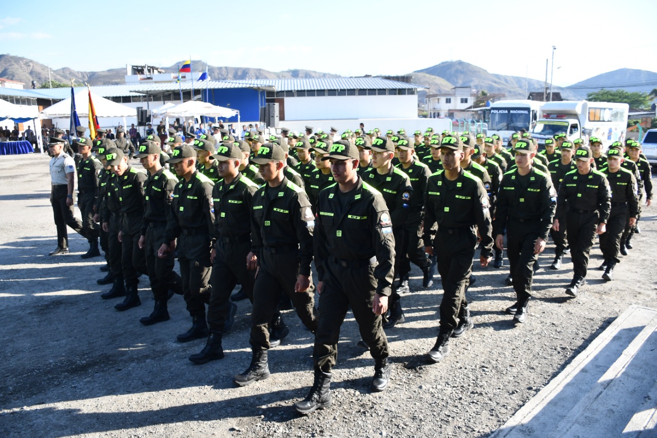 238 aspirantes inauguran la primera escuela de formación policial en Loja