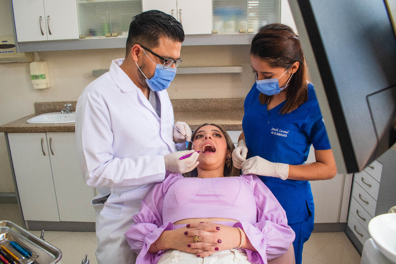 Javier Delgado: odontólogo comprometido con la excelencia y calidad en su servicio