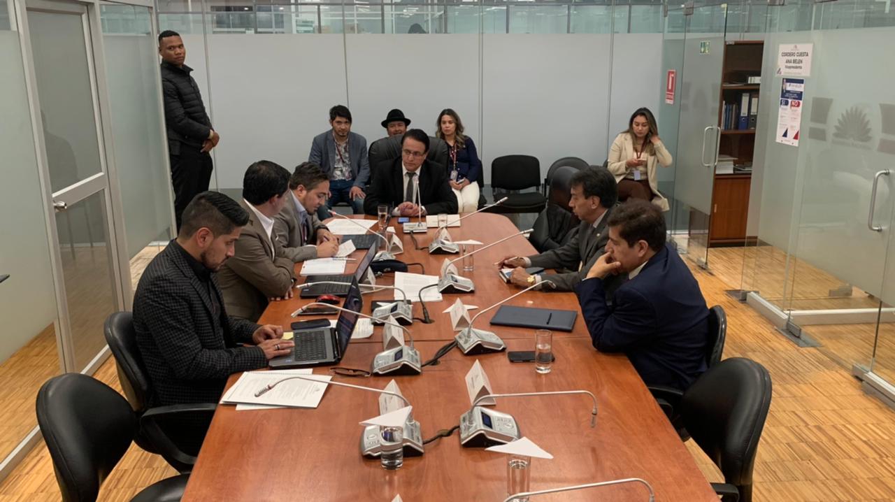 UNES, PSC y CREO dejan sin quórum sesión de Fiscalización