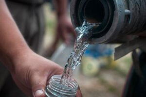 Suspensión de agua y disminución de caudal en 50 zonas de Ambato