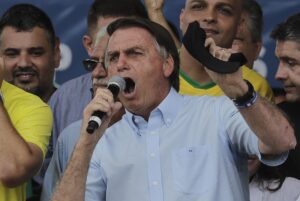 Mercado financiero reacciona positivamente a subida de Bolsonaro en encuesta