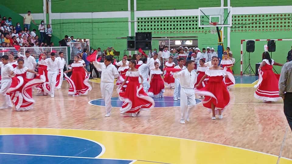 Distrito de educación realiza evento de danza folclórica por los 162 años de provincialización