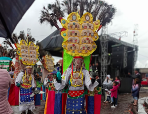 Danzantes y sahumeriantes recuperan la tradición en Píllaro